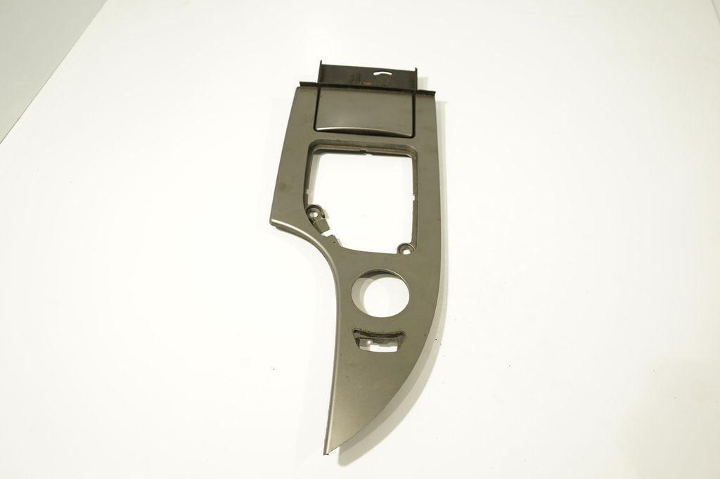 Gear shifter surround trim plastic (3)