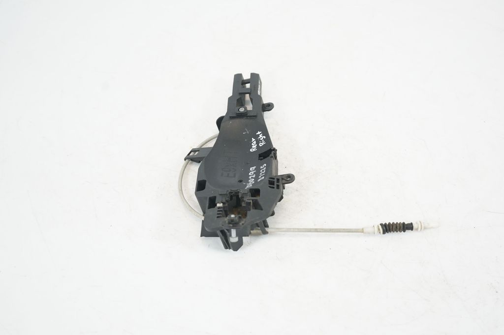 Rear door exterior handle/bracket (4)