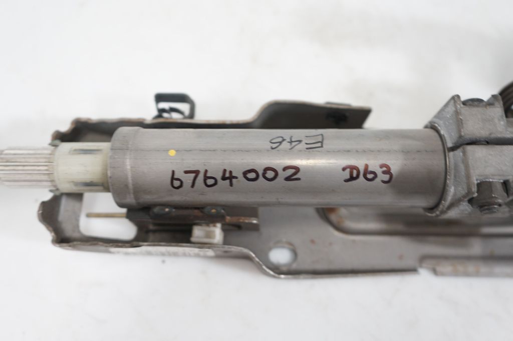 Steering wheel axle (9)