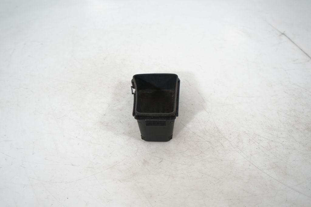 Gear shifter surround trim plastic (3)