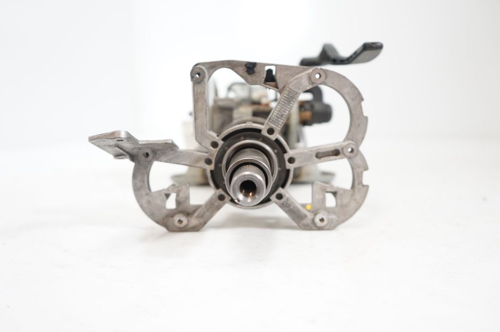 Steering wheel axle (8)