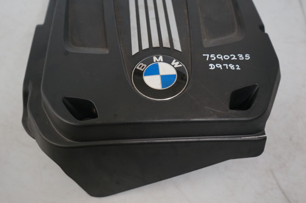 Engine cover (trim) (8)