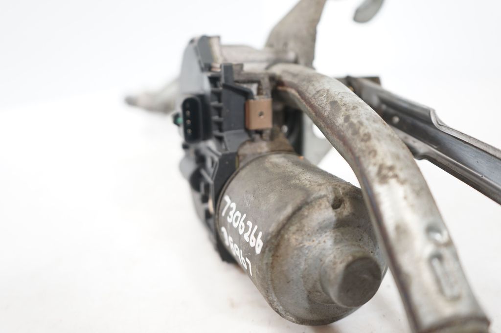 Front wiper linkage and motor (8)