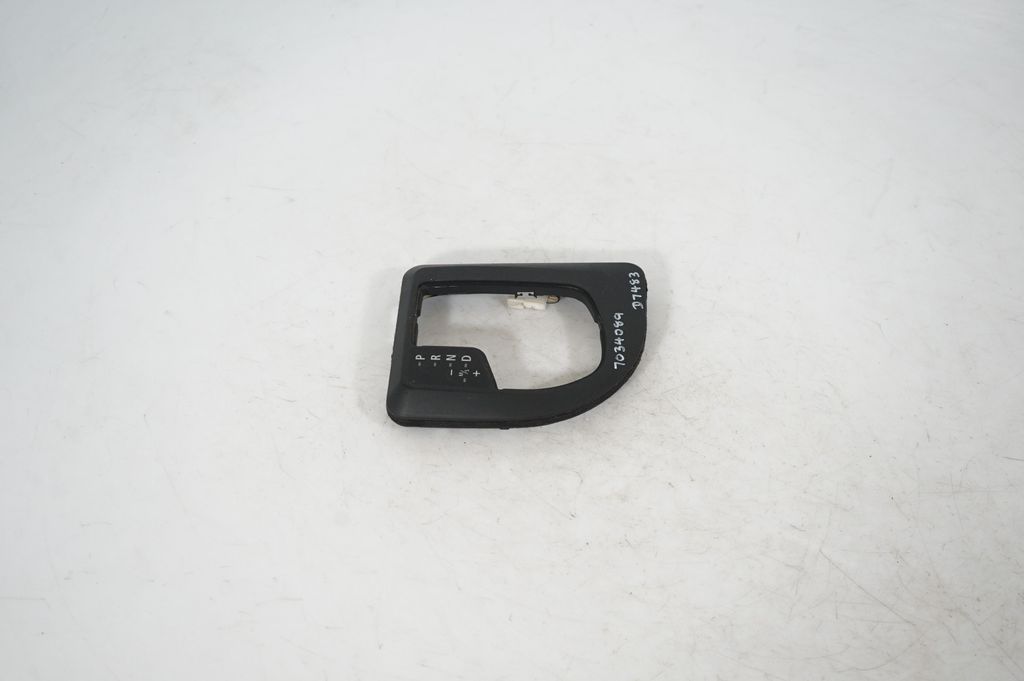 Gear shifter surround trim plastic (4)