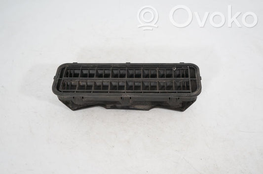 Quarter panel pressure vent