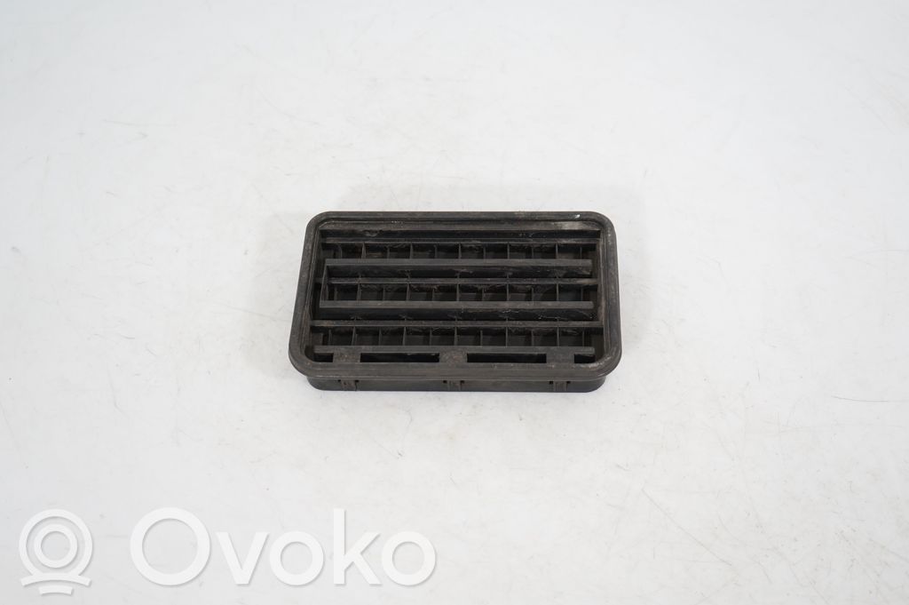 Quarter panel pressure vent