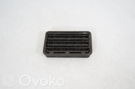 Quarter panel pressure vent