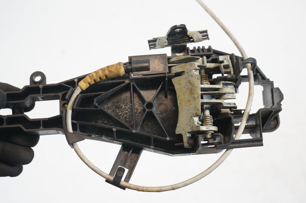 Rear door exterior handle/bracket (6)