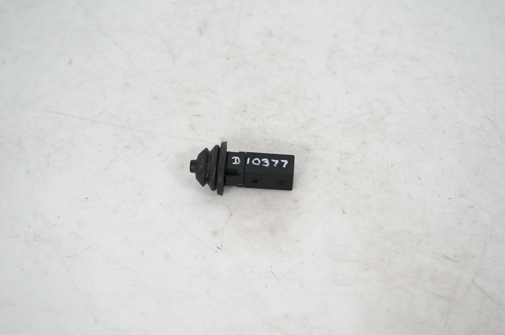 Fuel tank cap lock (5)