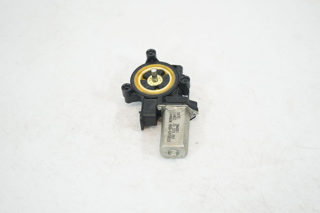 Front door window regulator with motor (4)