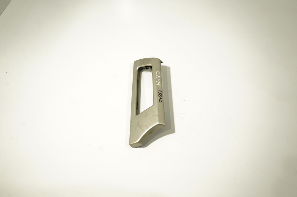 Front sill trim cover (2)