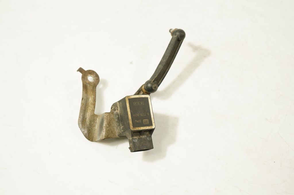 Headlight/headlamp level sensor