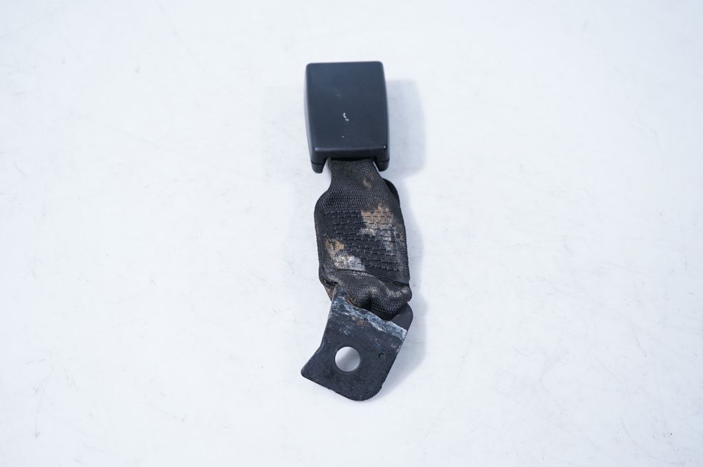 Rear seatbelt buckle (2)