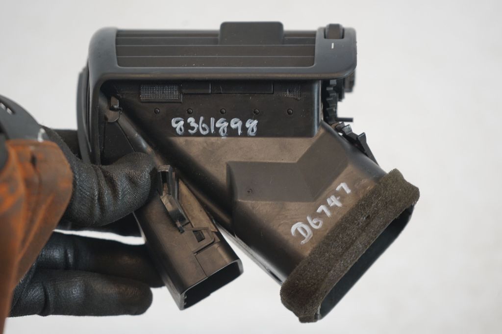 Dashboard side air vent grill/cover trim (8)