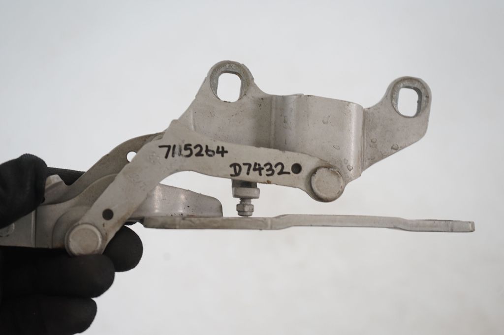 Engine bonnet/hood hinges (7)
