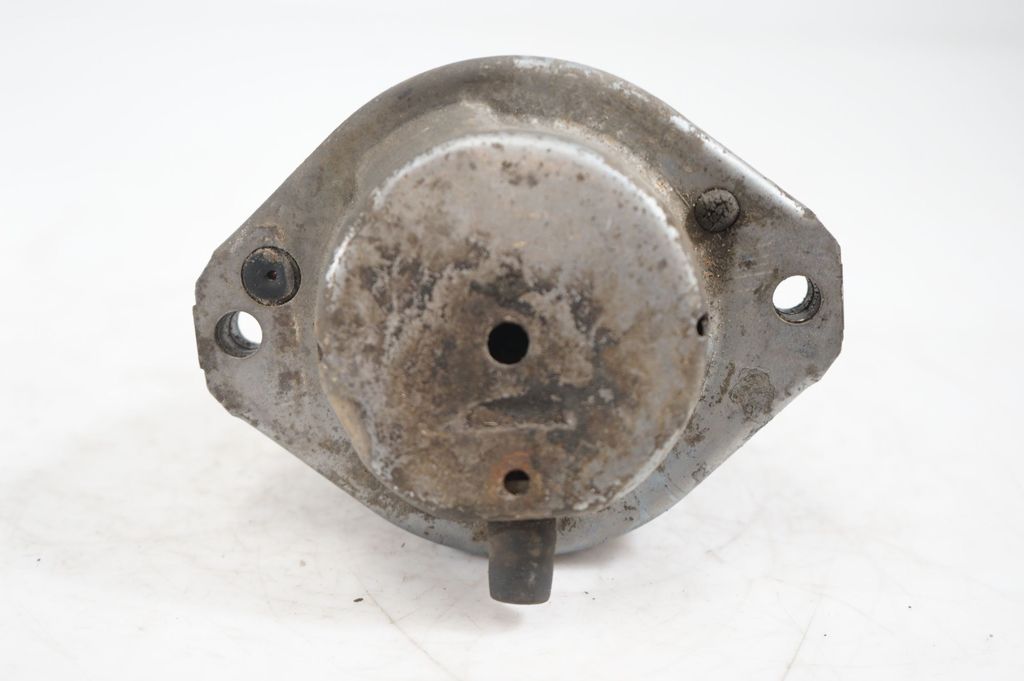 Engine mount bracket (6)