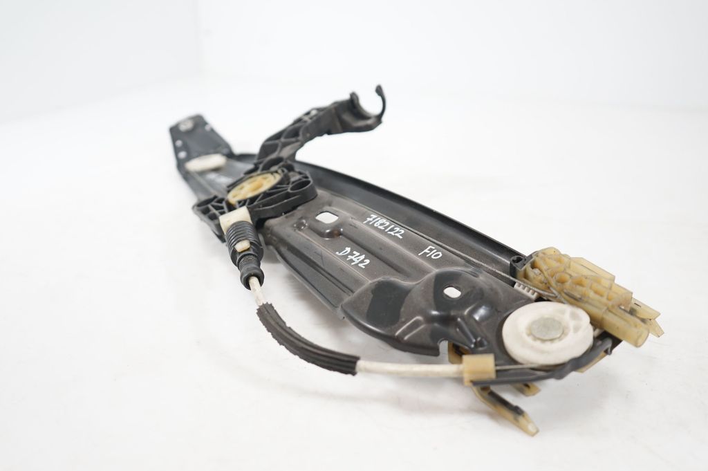 Rear door window regulator with motor (7)