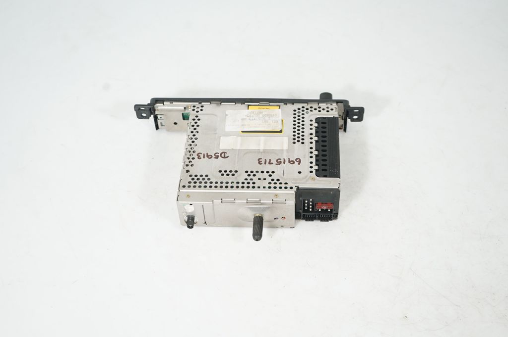 Radio/CD/DVD/GPS head unit (3)