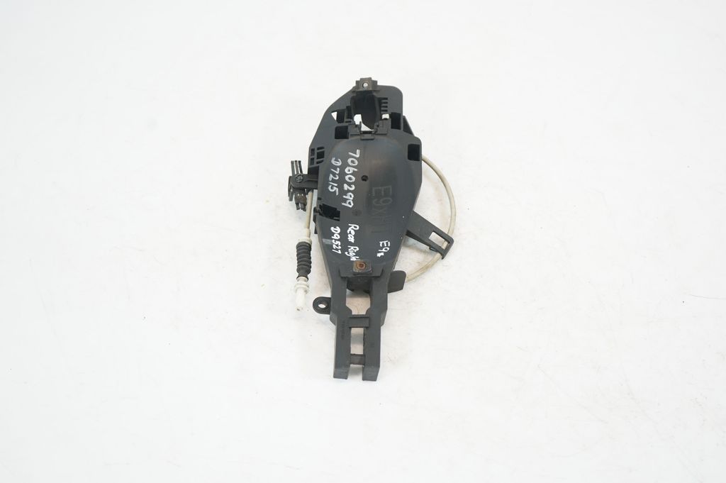 Rear door exterior handle/bracket (2)