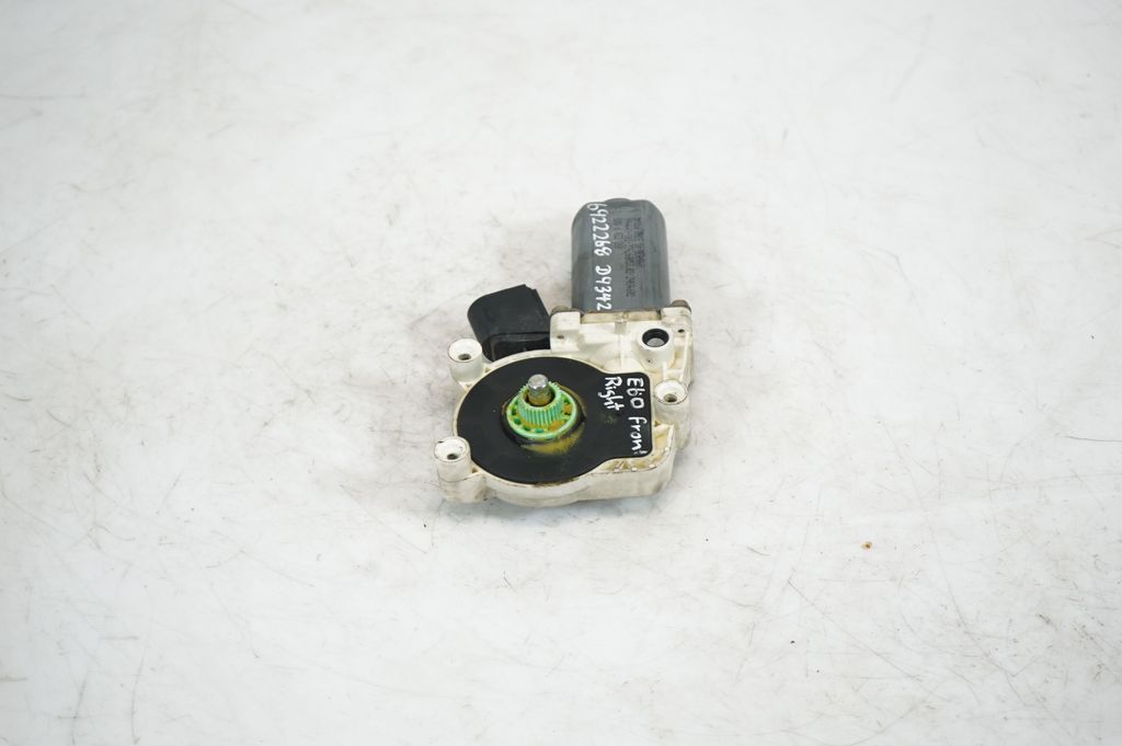 Front door window regulator with motor (2)