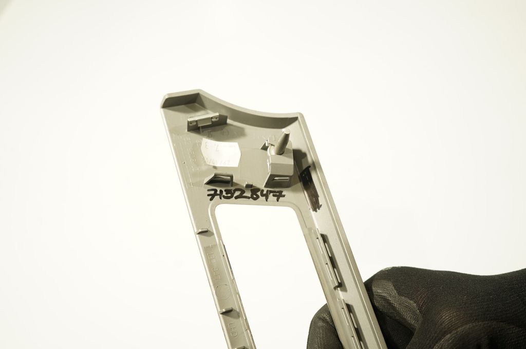 Dashboard glove box trim (9)