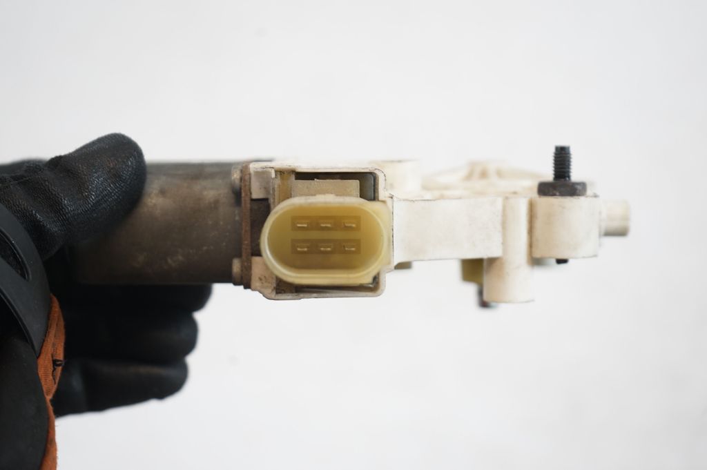 Front door window regulator with motor (6)