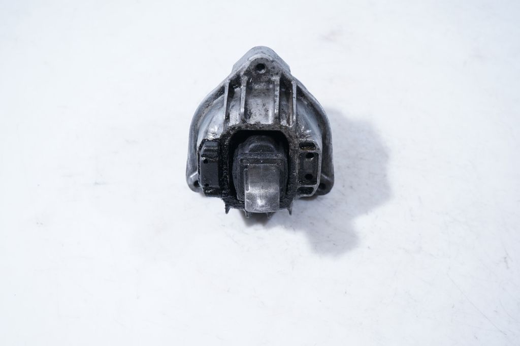 Engine mount bracket (6)