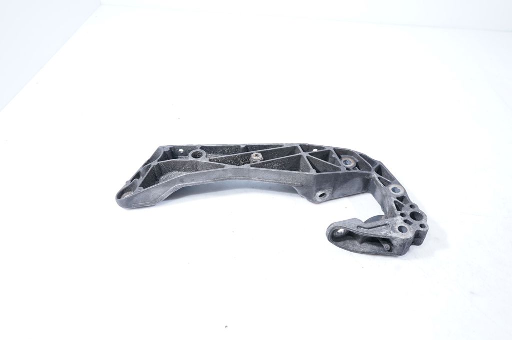 Gearbox mounting bracket (6)