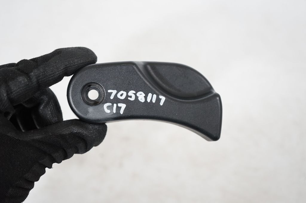 Engine bonnet (hood) release handle (7)