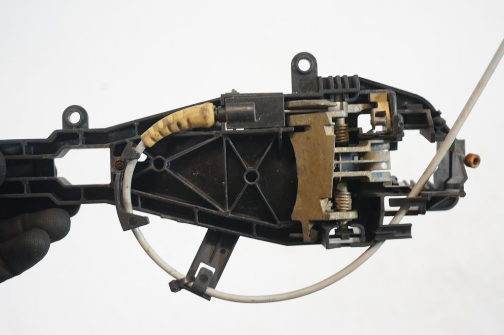 Rear door exterior handle/bracket (6)