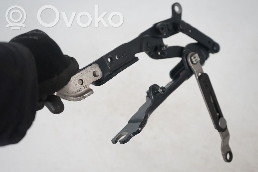 Engine bonnet/hood hinges (7)