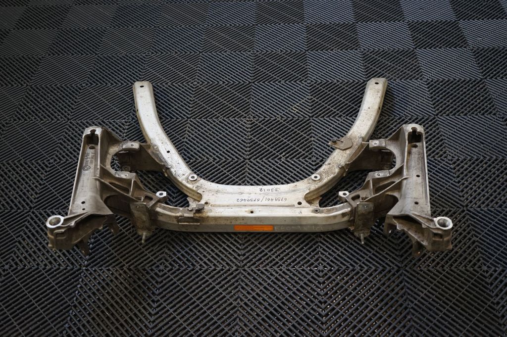 Front subframe (3)