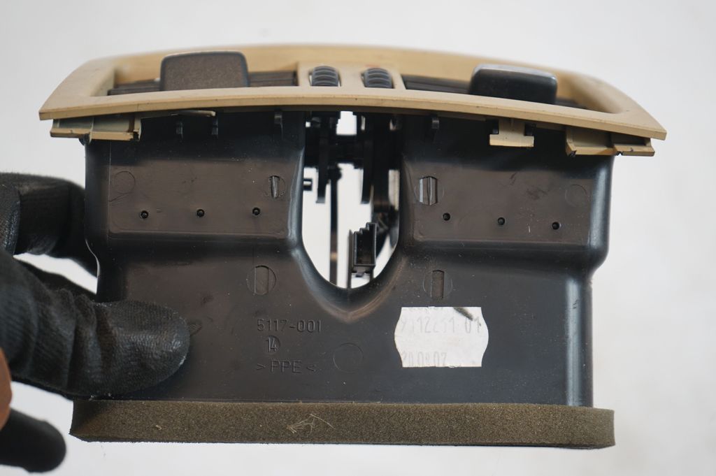 Rear air vent grill (6)