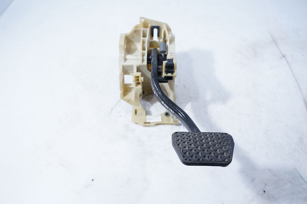 Brake pedal (4)