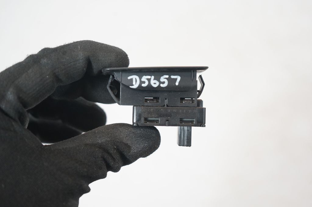 Electric window control switch (8)