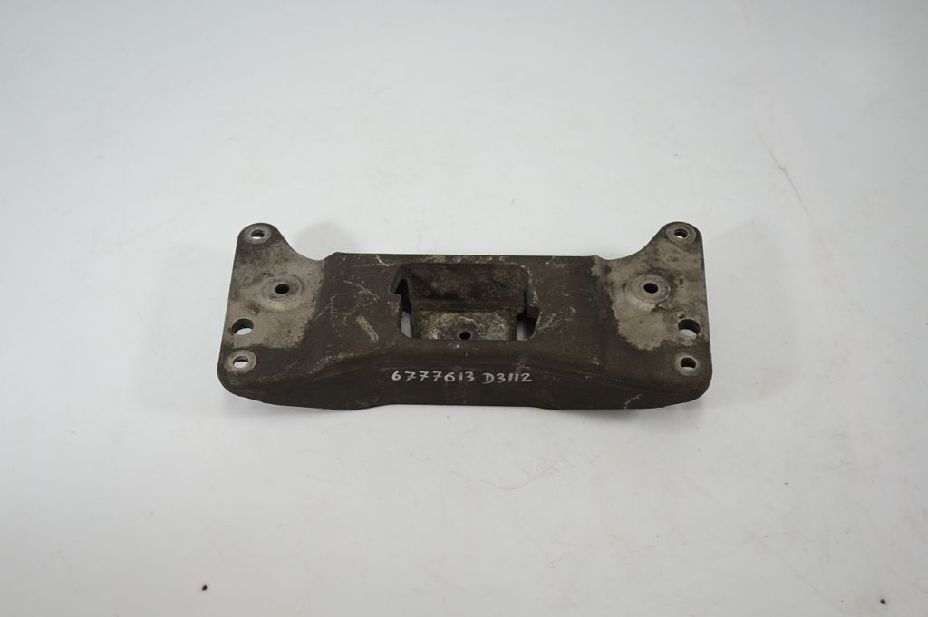 Gearbox mounting bracket