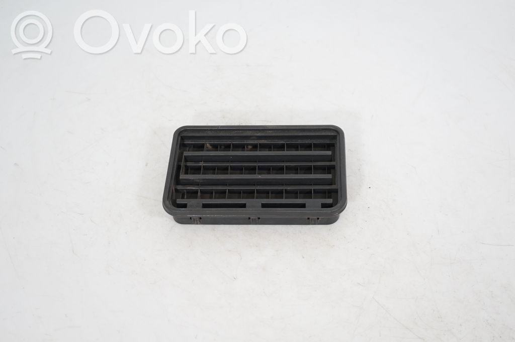 Quarter panel pressure vent