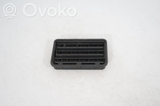 Quarter panel pressure vent