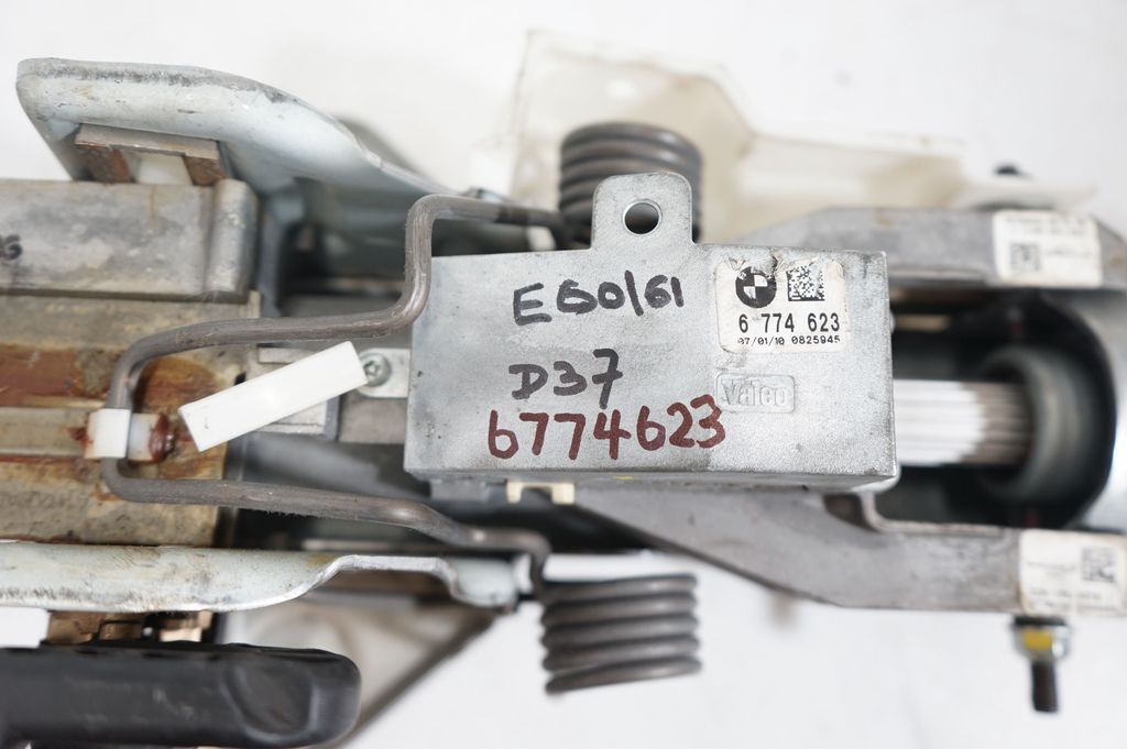 Steering wheel axle (10)