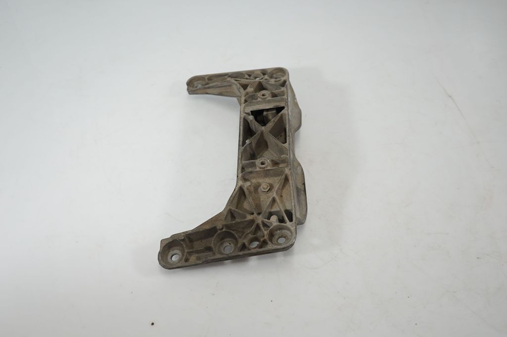 Gearbox mounting bracket (4)