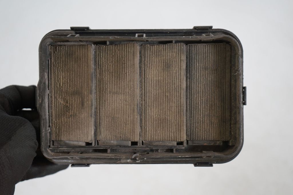 Quarter panel pressure vent (6)