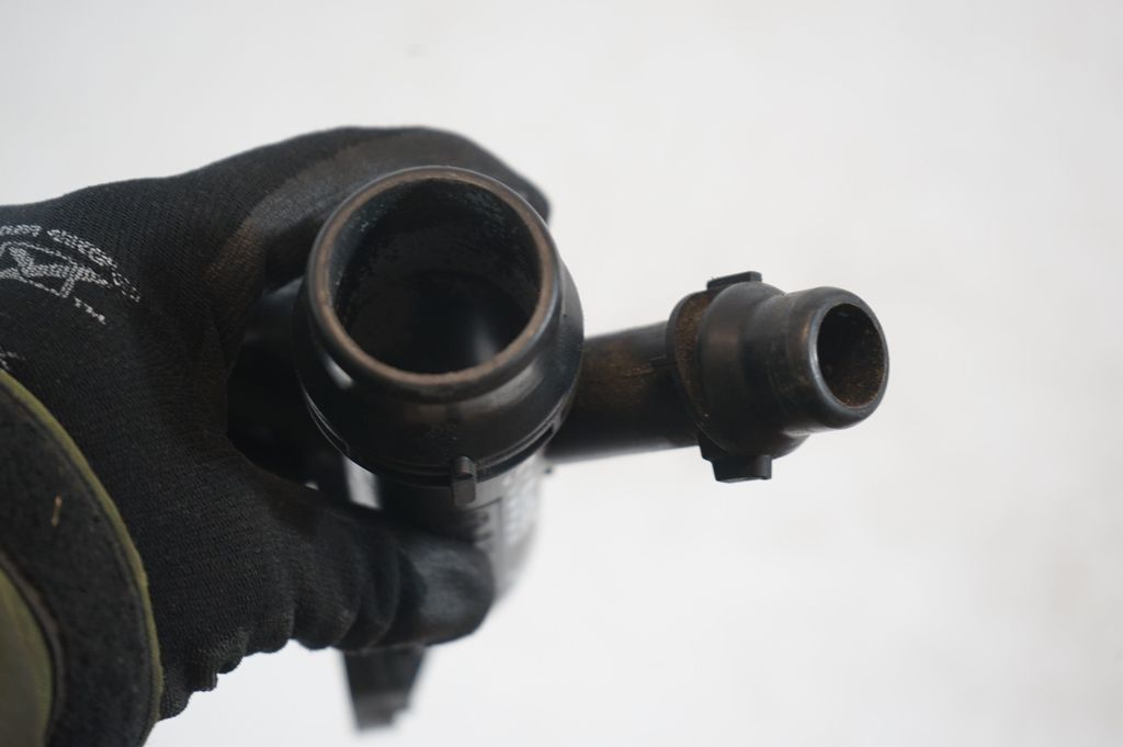 Engine coolant pipe/hose (7)