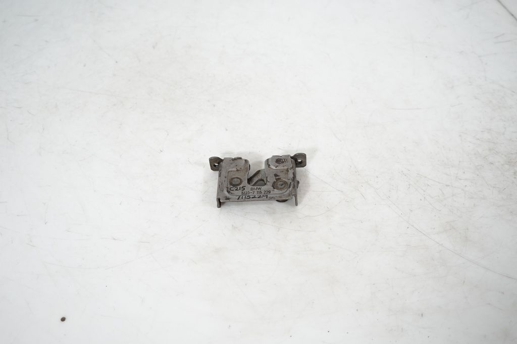 Engine bonnet/hood lock/catch