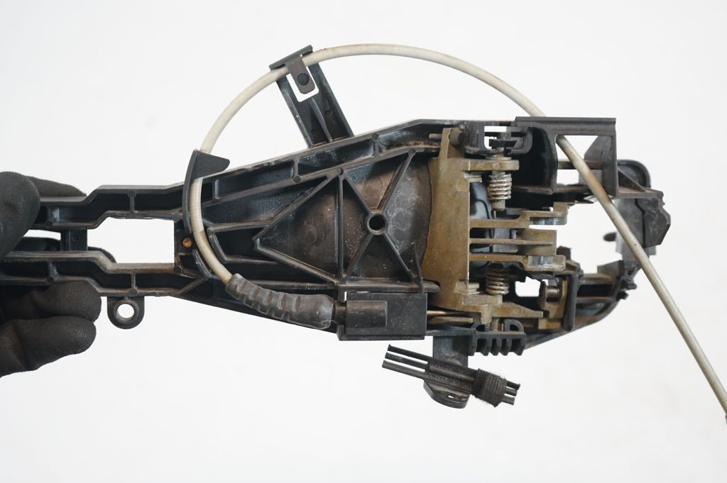 Front door exterior handle/bracket (6)