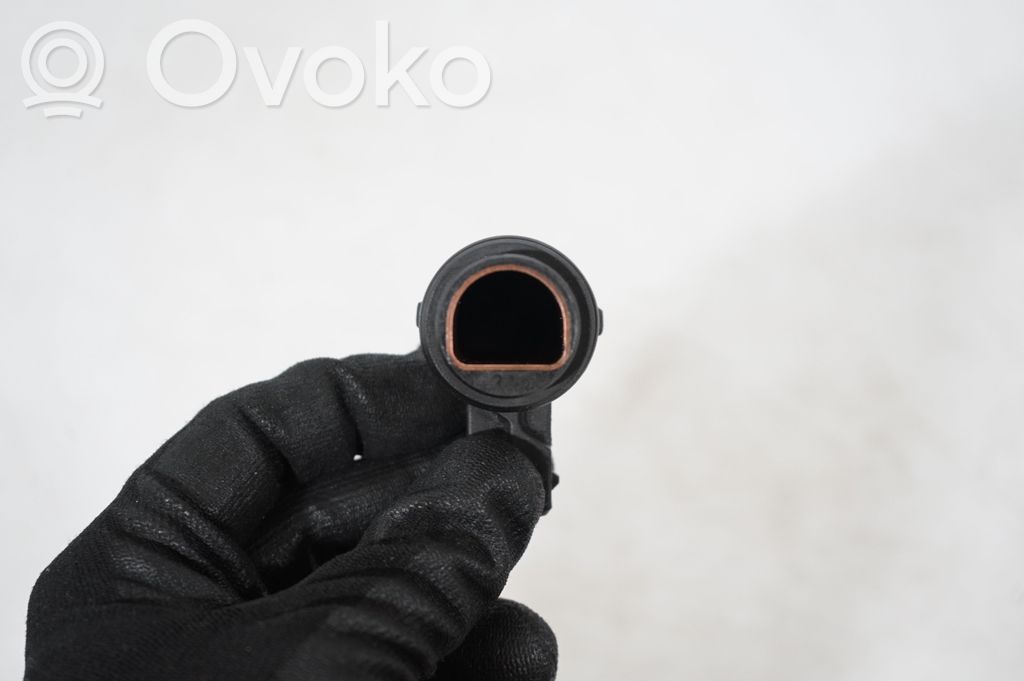 Intake resonator (7)