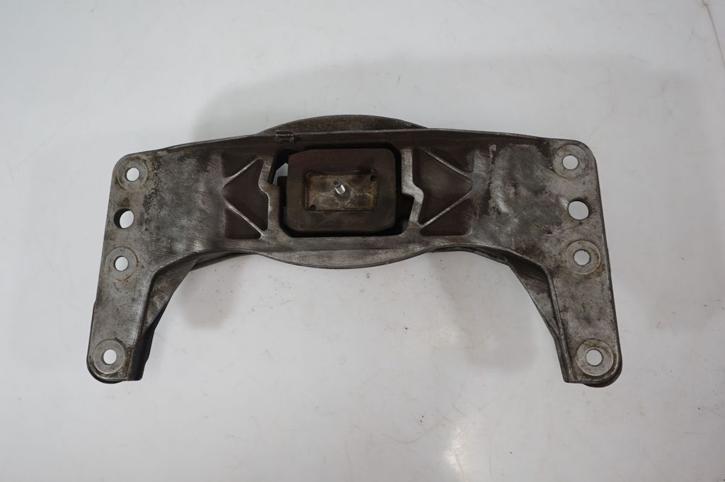 Gearbox mounting bracket (6)