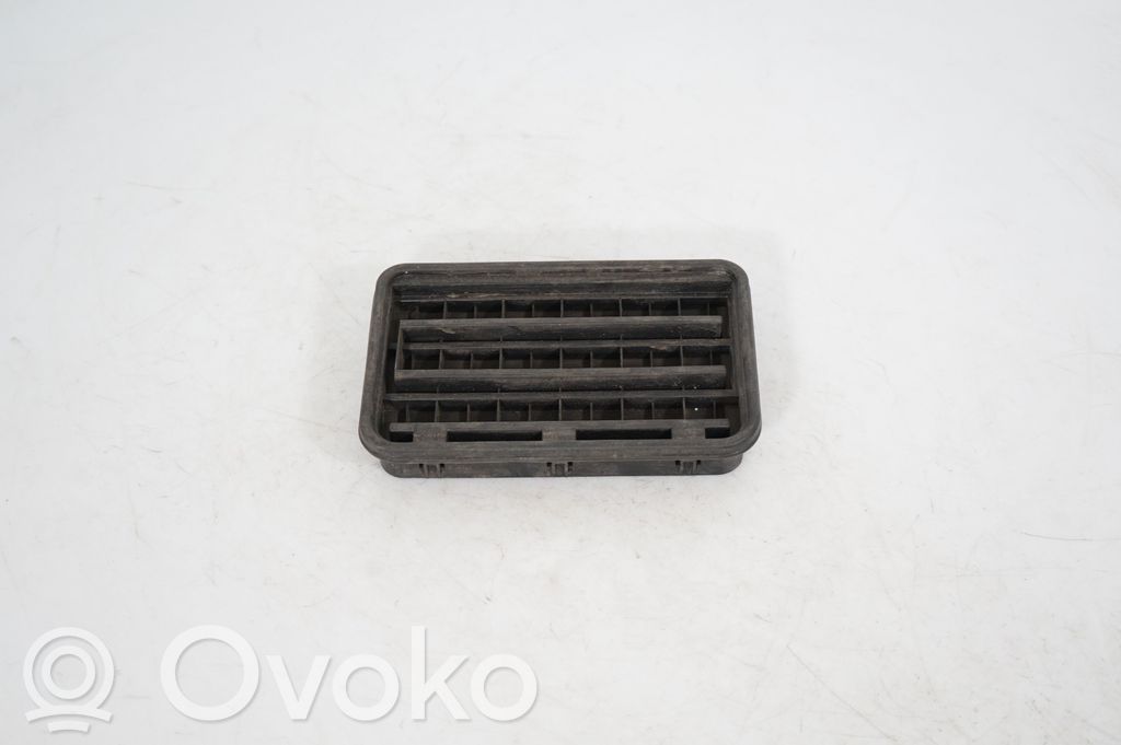 Quarter panel pressure vent