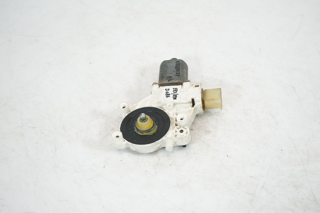 Front door window regulator with motor (2)