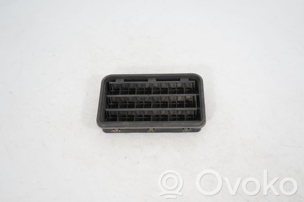 Quarter panel pressure vent