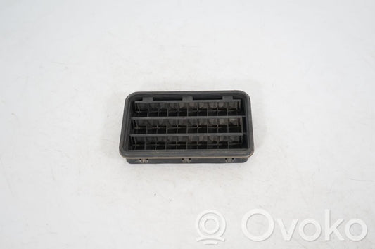 Quarter panel pressure vent